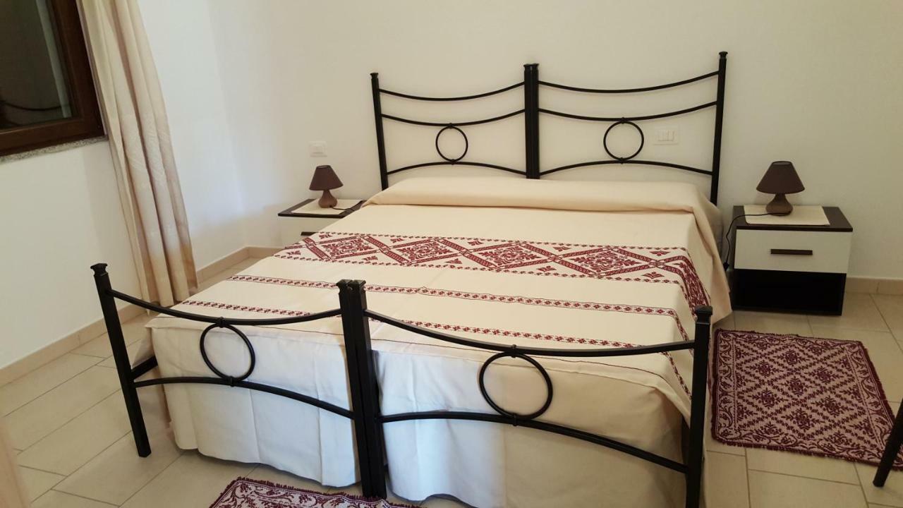 Il Girasole Bed and Breakfast Domus De Maria Eksteriør billede